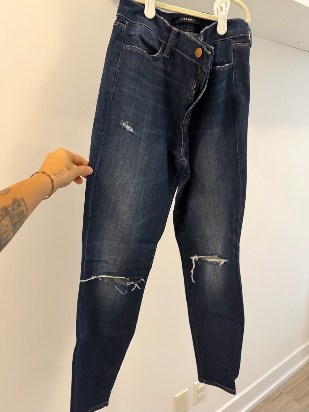 J Brand Women’s Dark Blue Distressed Skinny Jeans